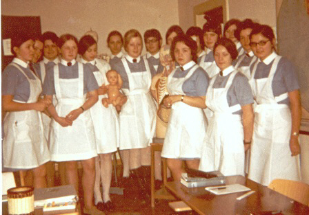 Bekleidungs-Standards in der Krankenpflege anno 1970 